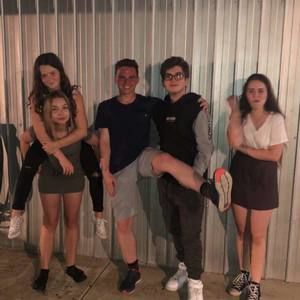 Meet your Posher, Caitlin